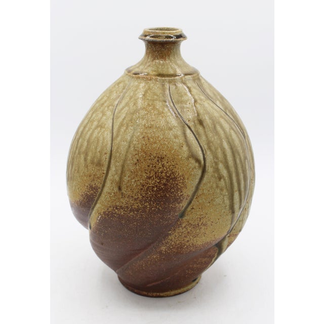 1994 Swirlled Body Pottery Frogskin Vase by Ben Owen III For Sale - Image 4 of 7
