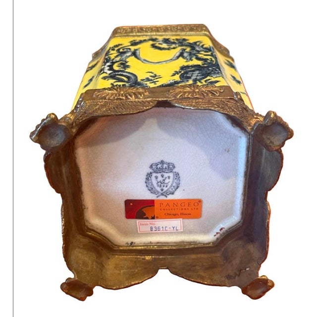 Vintage Wong Lee 1895 Chinoiserie Rococco Yellow & Blue Porcelain Ormolu Bronze Decorative Container For Sale - Image 4 of 12