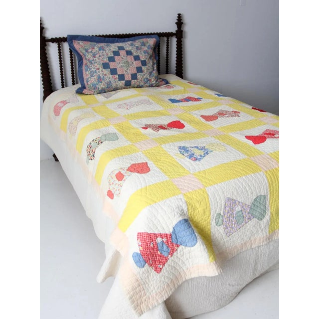 Farmhouse Vintage Sunbonnet Sue Quilt For Sale - Image 3 of 12