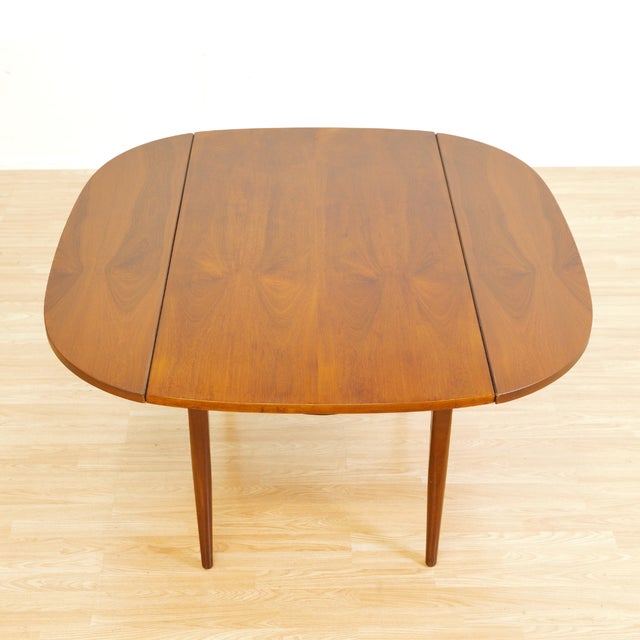 Mid Century Extending Dining Table Attributed to Elliots of Newbury For Sale In Los Angeles - Image 6 of 9