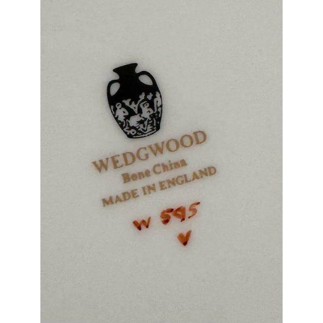 1988 Wedgewood Porcelain Hand-Painted W595 "Columbia" Plates - Lot of 32 Pieces For Sale - Image 10 of 10