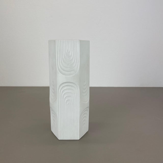 Large Op Art Biscuit Porcelain Vase from AK Kaiser, 1970s For Sale - Image 4 of 16