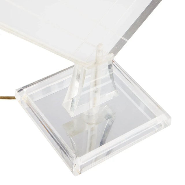 Vintage mid century modern diamond shaped lucite table lamp. Lucite base and finial. CONDITION: Very good - vintage...