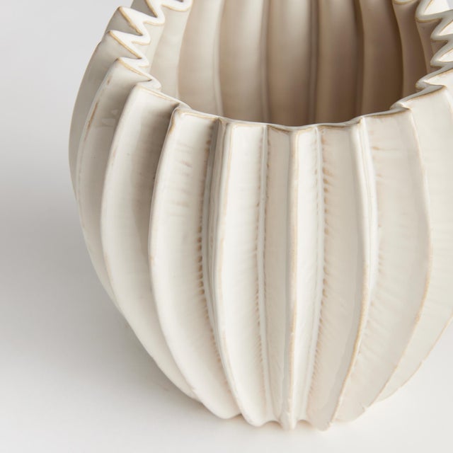 Kenneth Ludwig Chicago Nikko Pot Large For Sale - Image 4 of 4