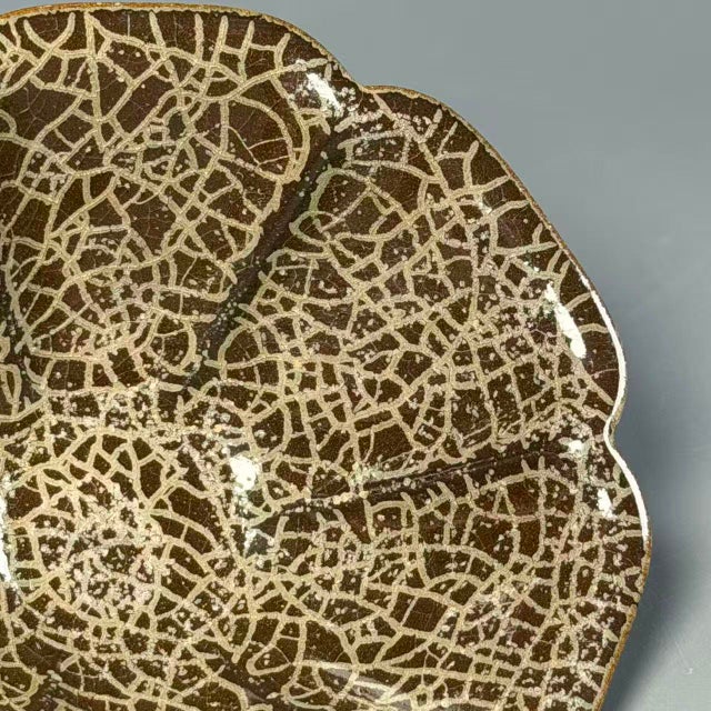 Chinese Textured Crackle‑Glaze Foliate‑Form Bowl, Elegant Collectible Floral‑Rim Vessel For Sale - Image 4 of 6