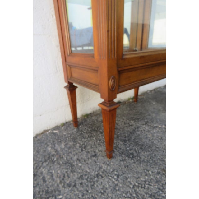 Hollywood Regency Tall Maple Bookcase Display Shelf Cabinet 5902 For Sale - Image 11 of 12