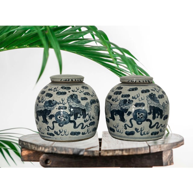 19th Century Qing Chinese Blue and White Storage/Ginger Jars With Foo Lions - A Pair For Sale - Image 12 of 14