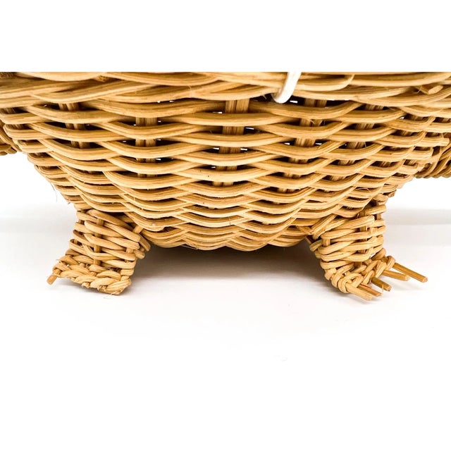 Tan Vintage Wicker Turtle Lidded Box Basket With Handle – Whimsical Animal Storage - Coastal, Boho Chic, Palm Beach Regency For Sale - Image 8 of 11