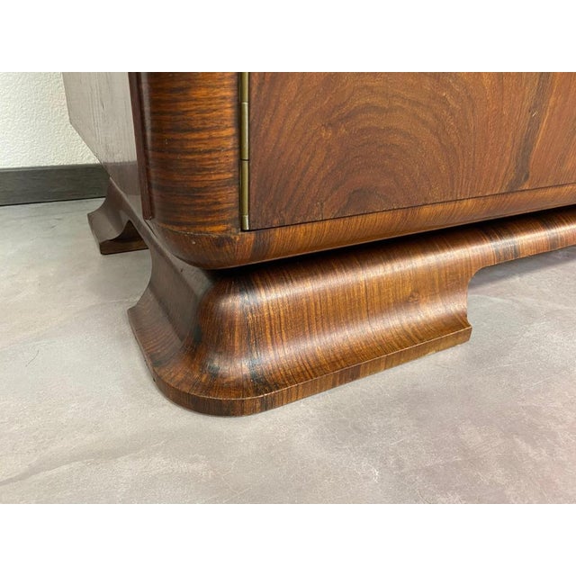 Art Deco Walnut Showcase, 1930s For Sale - Image 6 of 10