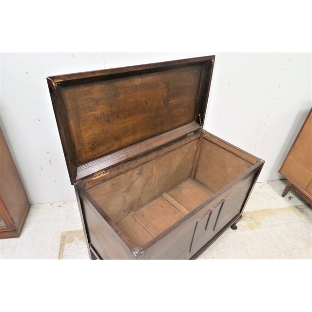 Antique English Mahogany Lift Top Blanket Chest With Cantered Top