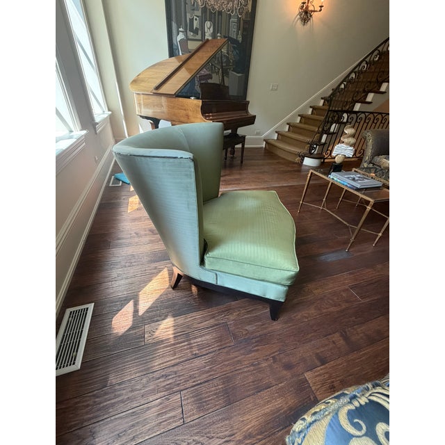 Donghia Donghia Sculptural Lounge Chair – Curved Modern Silhouette in Emerald Upholstery For Sale - Image 4 of 10