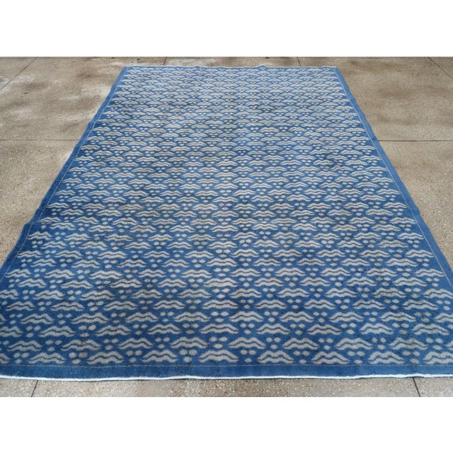 Galerie Shabab Collection Mid-20th Century Turkish Anatolian Accent Carpet For Sale - Image 4 of 10