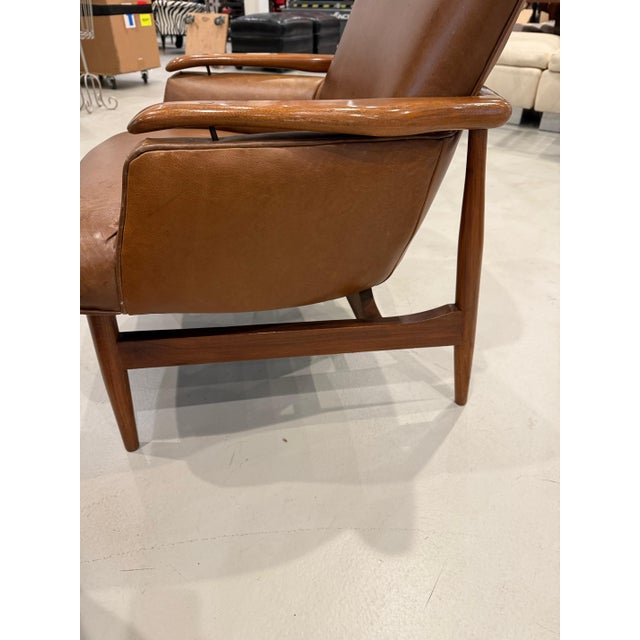 Pair of Mid Century Modern Leather Club Chairs For Sale - Image 12 of 12
