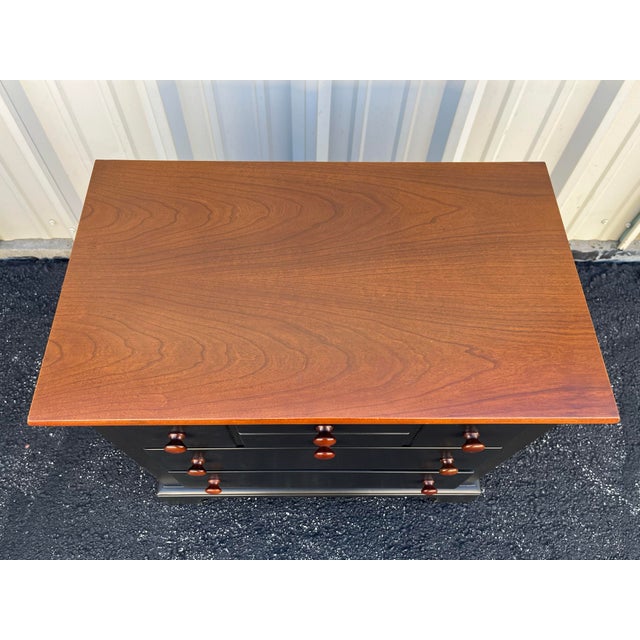 Stanley Furniture 1990s Pair of Stanley Furniture Black and Cherry Nightstands For Sale - Image 4 of 12