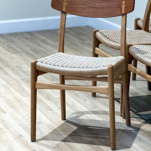 A masterpiece of mid-century design, the ch23 dining chair stands as one of the earliest creations hans j. Wegner crafted...