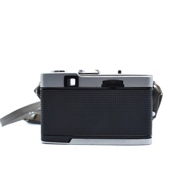 Vintage Olympus Trip 35 Film Camera With Zuiko 40mm Lens - Made in Japan For Sale - Image 6 of 7