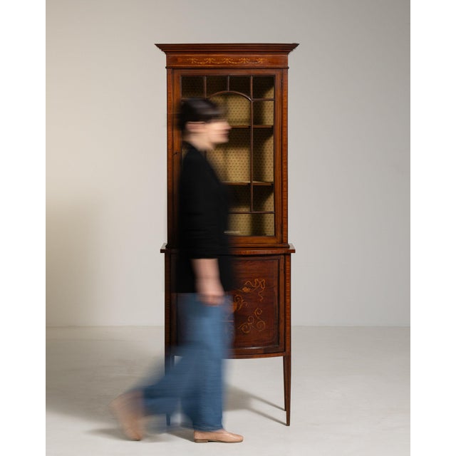 This display cabinet/etagere carries genuine presence, its dark mahogany, open shelves, single door immediately setting...