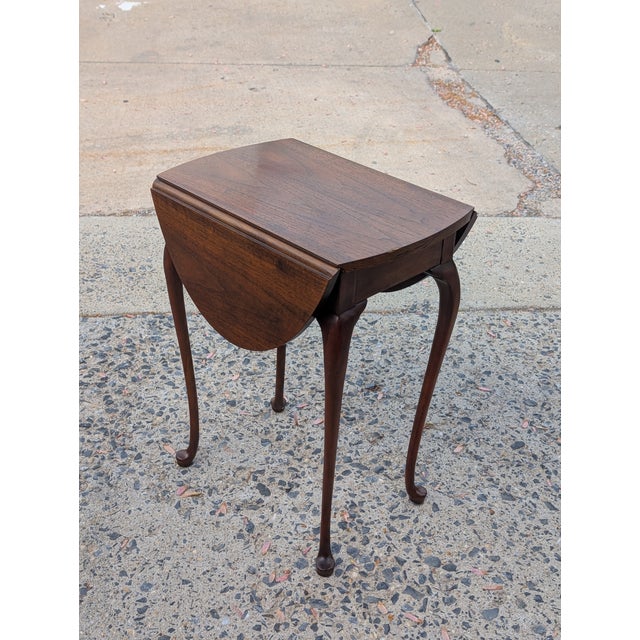 Wood Mid 20th Century Baker Furniture Solid Mahogany Traditional Style 26" Pembroke Drop Leaf Accent End Table For Sale - Image 7 of 10