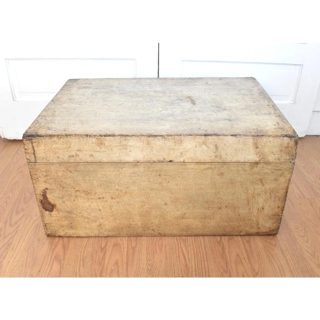 1900 - 1909 1900s Chinese Import Leather Parchment Traveling Trunk For Sale - Image 5 of 13