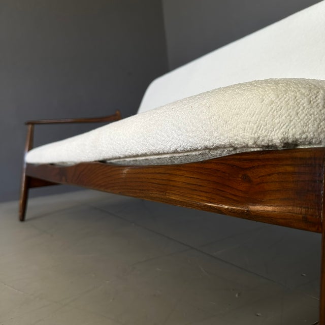 Vintage Italian Sofa in White Bouclé Fabric and Wood from Pizzetti, 1960s For Sale - Image 9 of 16
