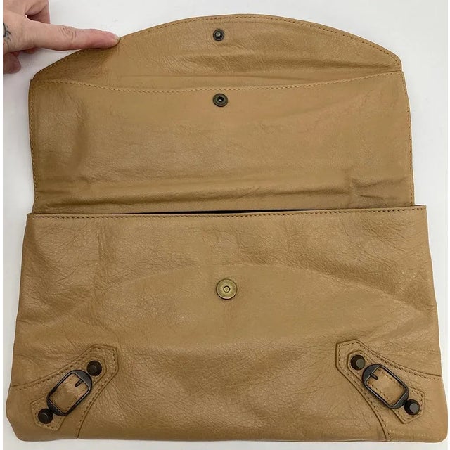 Balenciaga Tan Leather City Envelope Clutch with Mirror For Sale - Image 11 of 12
