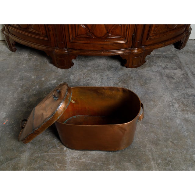 Large English 1930s Copper Braising Pan with Handles and Weathered Patina For Sale - Image 9 of 12