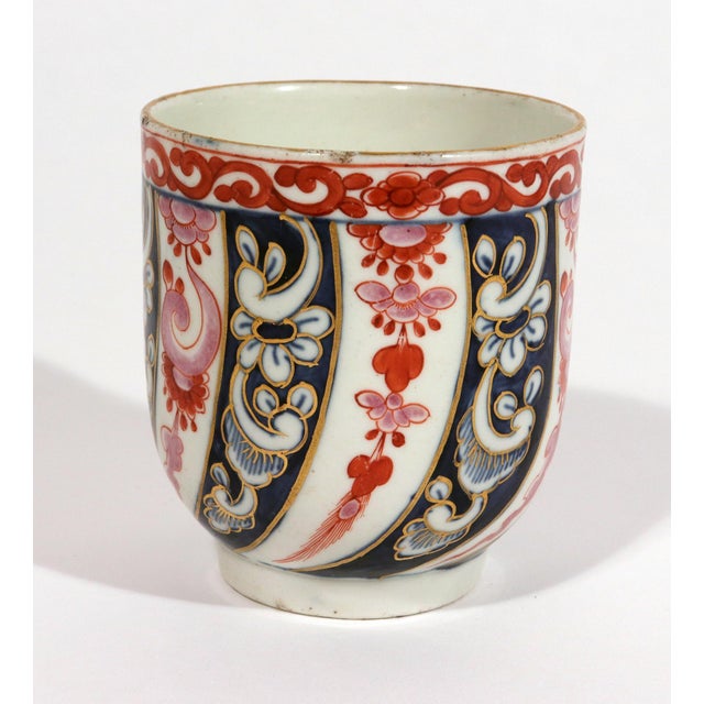18th-Century First Period Worcester Porcelain Queen Charlotte Pattern Large Coffee Cup and Saucer For Sale - Image 12 of 14