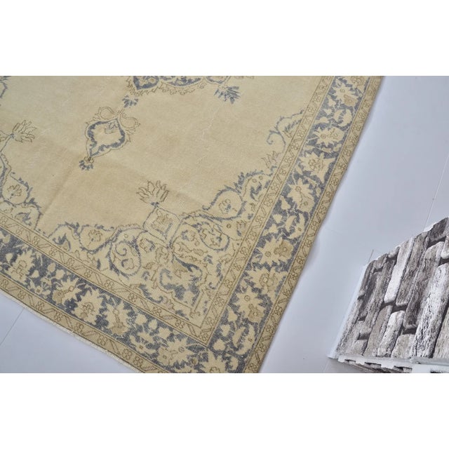 1950s Oversize Anatolian Madaliion Rug For Sale - Image 4 of 10