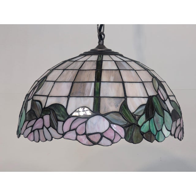 Pendant Light with Floral Pattern in the style of Tiffany For Sale - Image 3 of 12