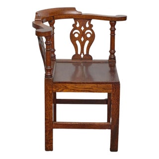 English 19th Century Oak Corner Chair With Carved Back Splats For Sale