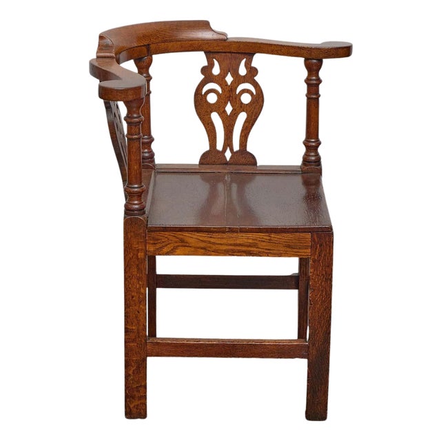 English 19th Century Oak Corner Chair With Carved Back Splats For Sale