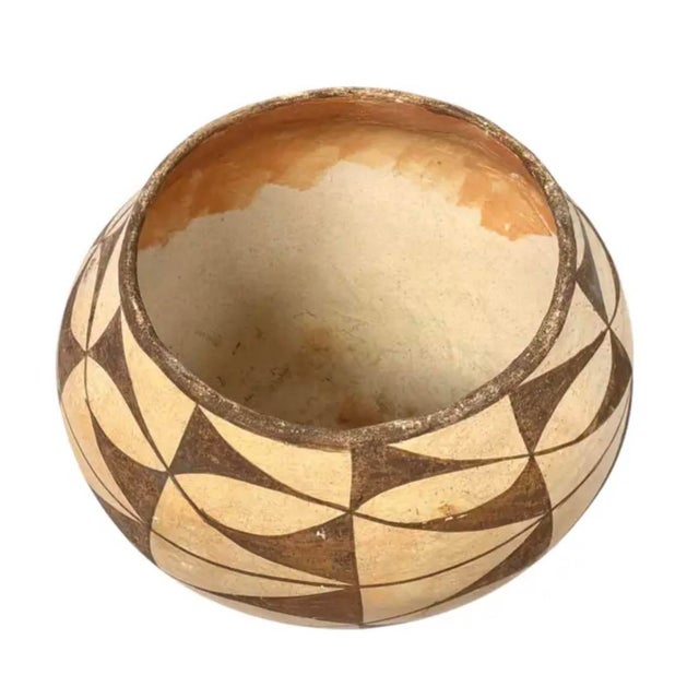 Native American Southwestern Olla Pueblo Pottery Vessel For Sale - Image 3 of 8