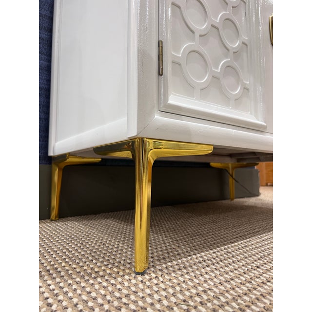 1980s Vintage Chinoiserie Lacquered China Display Cabinet For Sale - Image 5 of 6