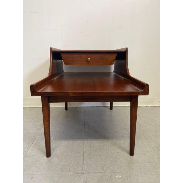 Mid-Century Modern 1970s Vintage Mid Century Modern Heywood Wakefield Cliff House End Table. For Sale - Image 3 of 10