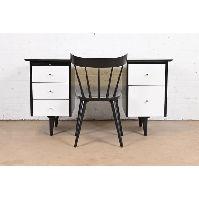 1950s Paul McCobb Planner Group Black and White Lacquered Double Pedestal Desk and Chair, Newly Refinished For Sale - Image 13 of 13