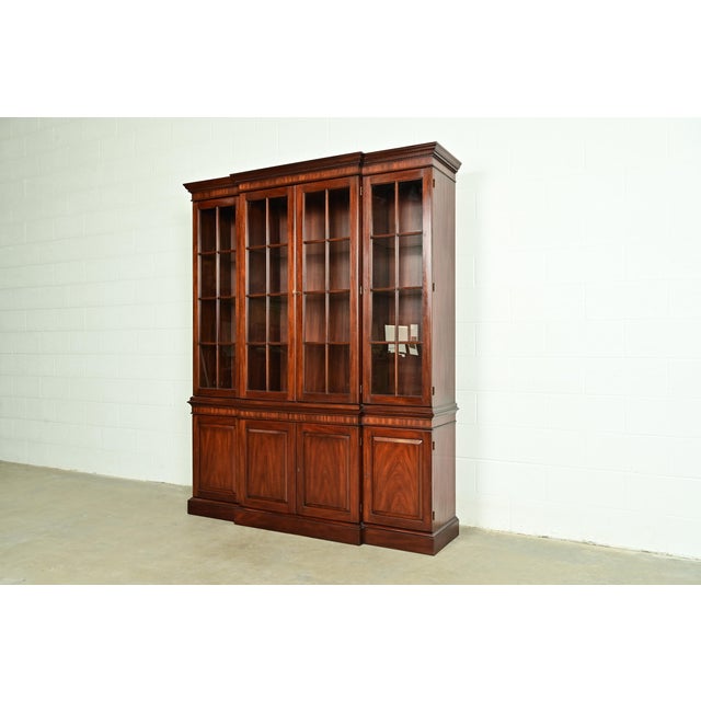 English Henkel Harris Georgian Carved Mahogany Lighted Breakfront Bookcase Cabinet For Sale - Image 3 of 18
