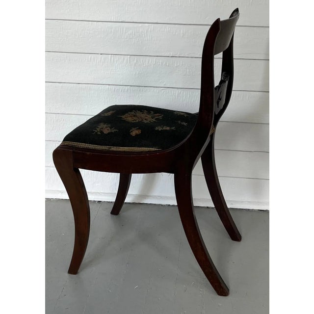 Early 19th Century Antique Early 19th Century American Empire Classical New York Sabre Leg Mahogany Side Chair For Sale - Image 5 of 13