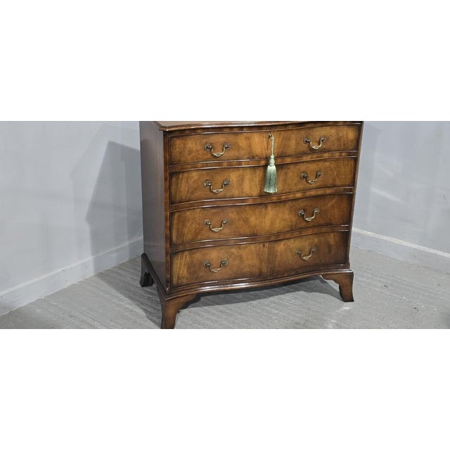 Small Georgian Serpentine Chest of Drawers, 1910 For Sale - Image 11 of 18