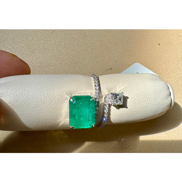 2010s 3.11 Ct Emerald Cut Emerald & 0.49 Ct Diamond Bypass Ring in 18 Kt Gold Size 6 For Sale - Image 5 of 18