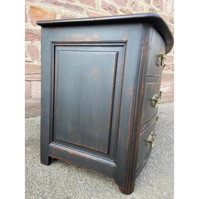 Antique Chest of Drawers in Oak For Sale - Image 18 of 18