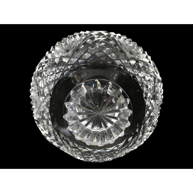 Crystal bowl signed by renowned Irish master craftsman Seán Daly, created after his celebrated transition from Waterford...