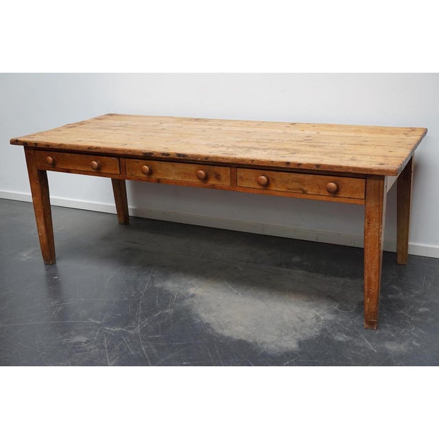 This English farmhouse table was made at the end of the 19th century. It retained a very nice rich patina over the years....