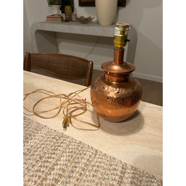 English 1990s Small Copper Lamp Made in India For Sale - Image 3 of 5