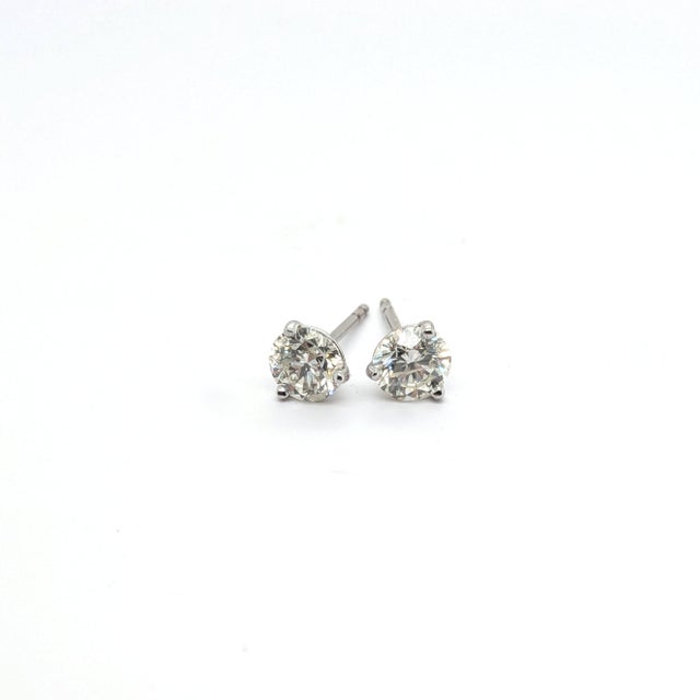 Early 21st Century 14k White Gold Diamond Stud Earrings ~1.23cts, Pair For Sale - Image 5 of 9
