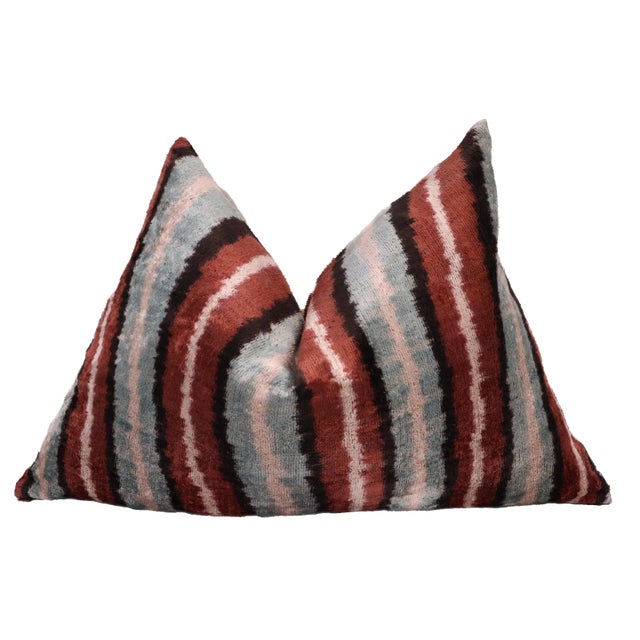 ● 100% silk velvet material making the throw pillows super soft and cozy with a delicate touch and giving your room a more...