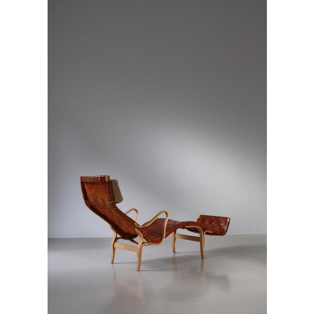 Bruno Mathsson Pernilla Chaise Longue in Patinated Saddle Leather attributed to Bruno Mathsson, 1964 For Sale - Image 4 of 18