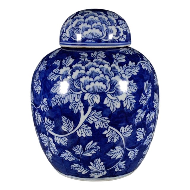 Chinese Blue and White Peony Floral Porcelain Ginger Jar With Lid For Sale