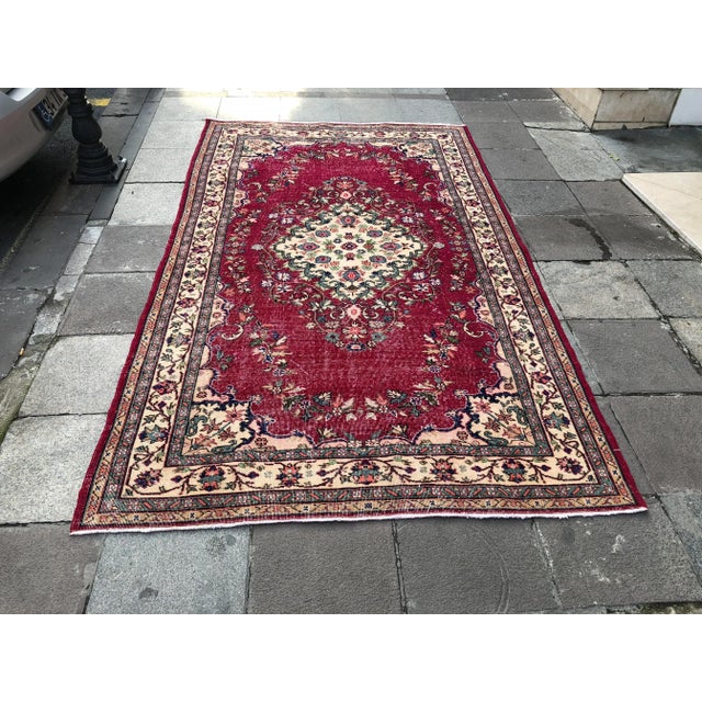1960s Vintage Turkish Hand-Knotted Tribal Rug - 5′5″ × 9′2″ For Sale - Image 10 of 10