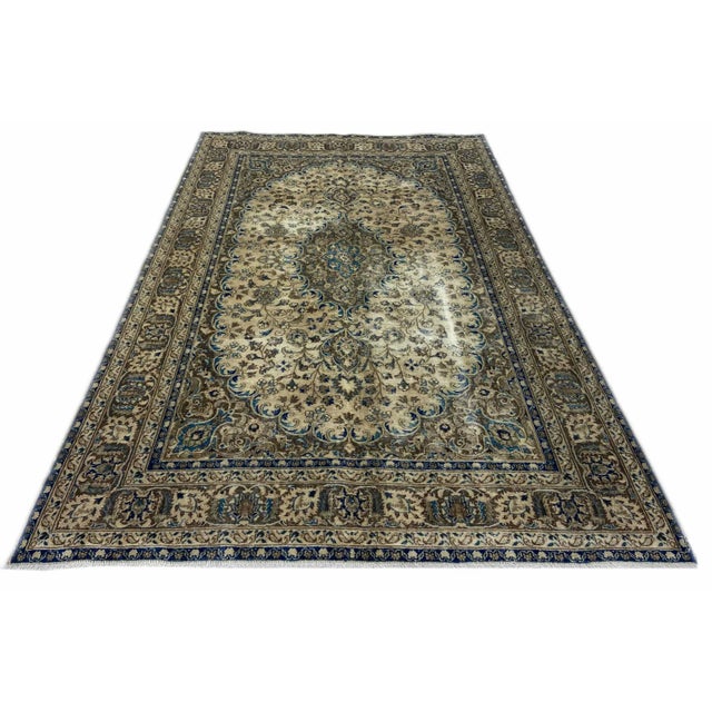 Vintage rug | Size: 285 x 188 cm | Hand-knotted | Condition: Very good | Material: High-quality wool | Modern design...