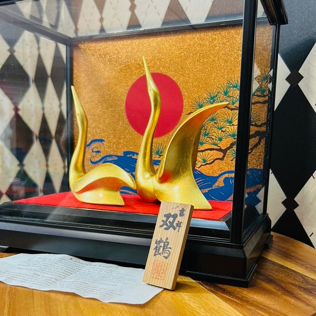 1990s Large Japanese Kanazawa Gold Leaf Twin Crane Sculpture in Glass Case Vintage For Sale - Image 5 of 13